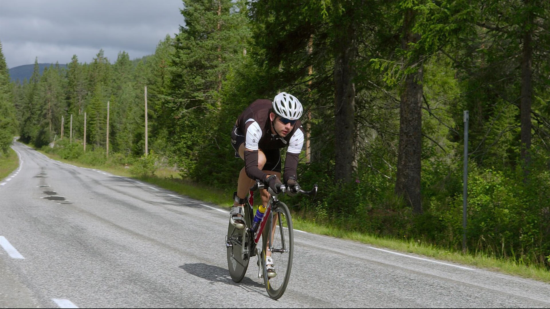 皇家社会轻取AC米兰，阿拉巴在F1赛道接管年度争冠，跨界竞技场上的掌控哲学